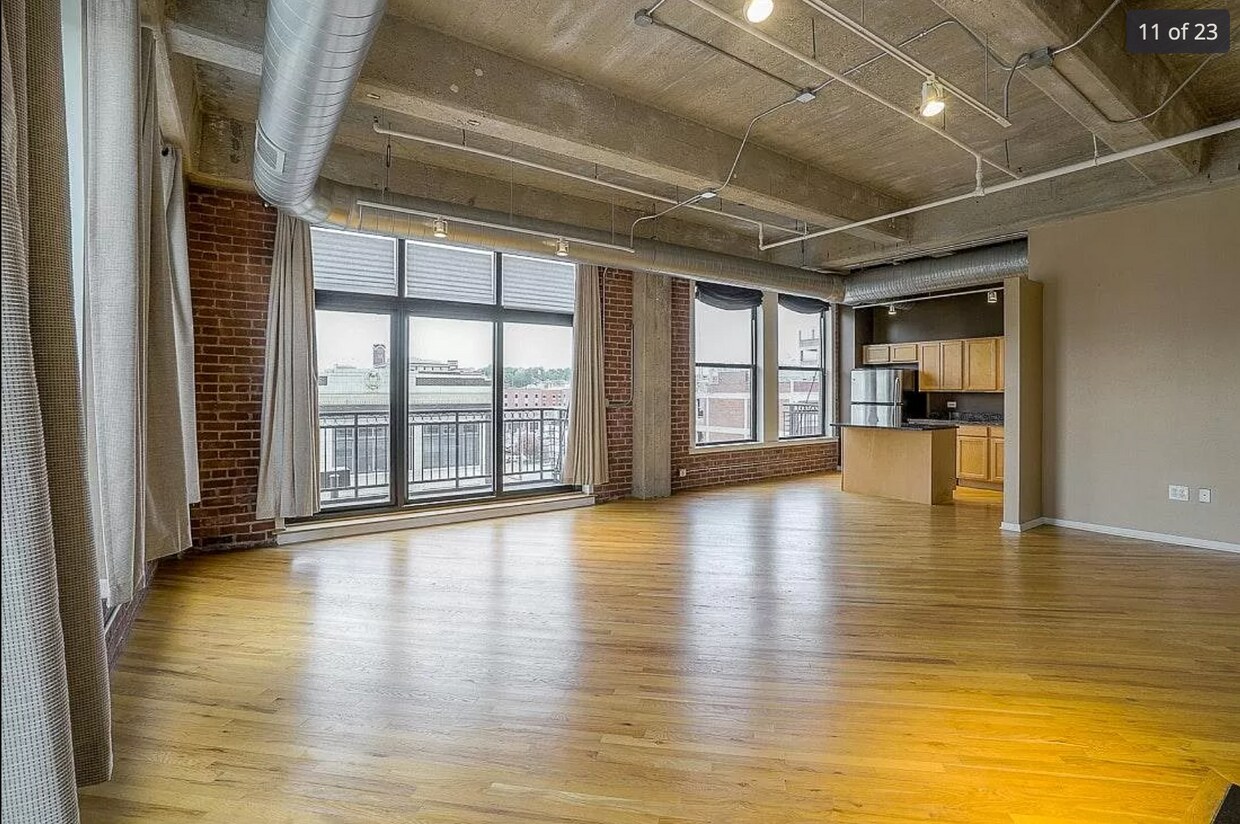 Foto principal - 2029 Grand Blvd