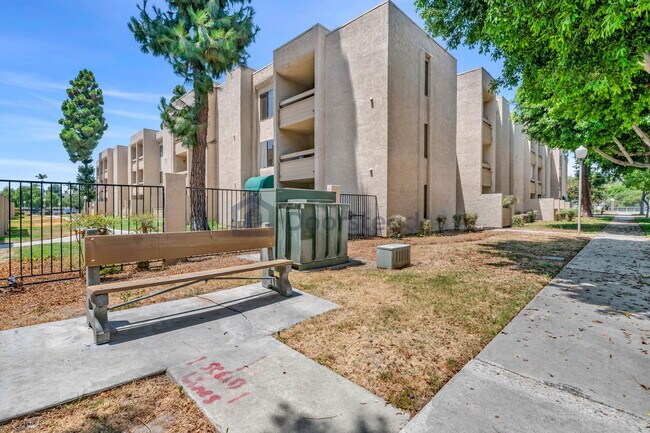 Building Photo - 351 N Ford Ave