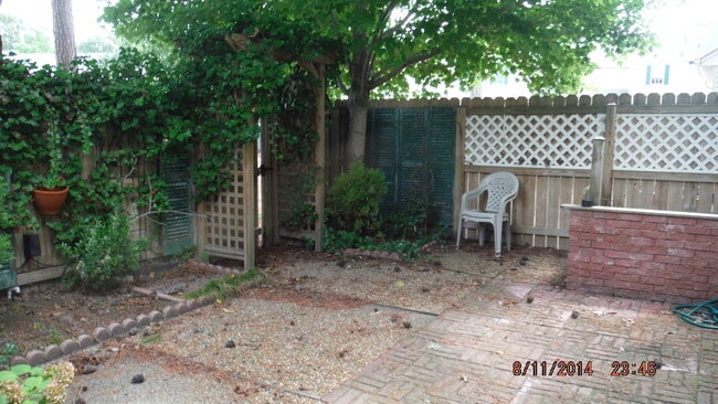 Building Photo - Kiln Creek Townhouse