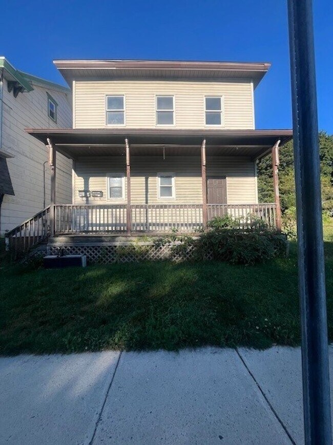 Building Photo - 320 N 1st St
