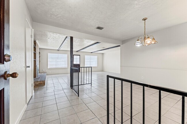 Foto del edificio - 711 Whippoorwill Dr