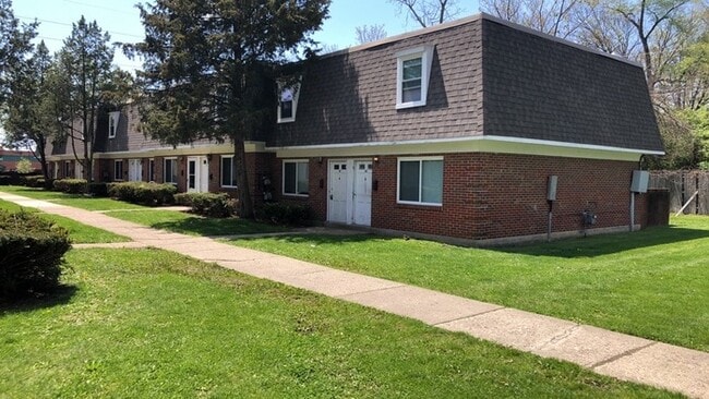 Building Photo - 3515 W Siebenthaler Ave
