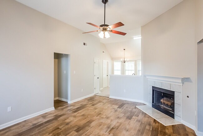 Foto del edificio - 5639 Camden Cove