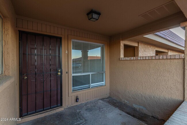 Foto del edificio - 511 W Blackhawk Dr
