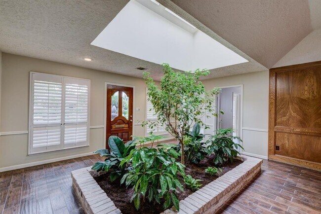 Foto del edificio - 3214 Freshmeadows Dr