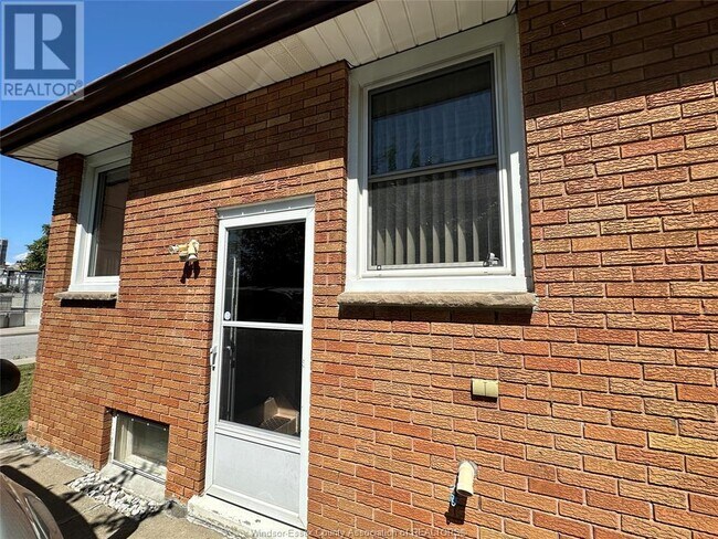 Photo du bâtiment - 849 Dougall Ave