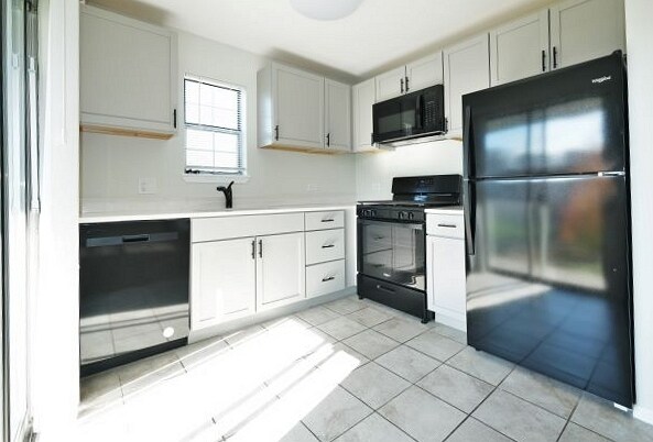 Building Photo - 40 N Victoria Ln