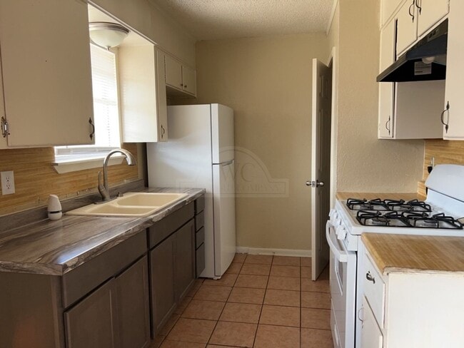 Building Photo - 1202 Kathey Dr