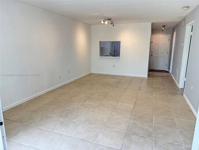 Building Photo - 9641 SW 77th Ave