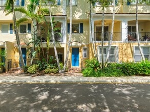 Building Photo - 2891 S Greenleaf Cir