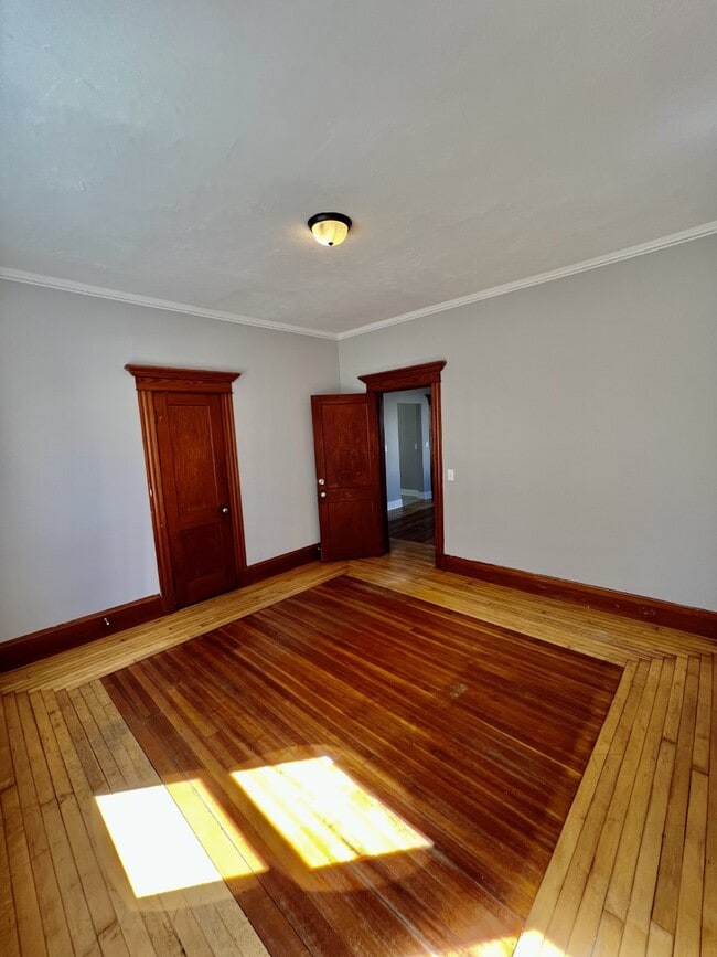 Building Photo - 150 Deane St