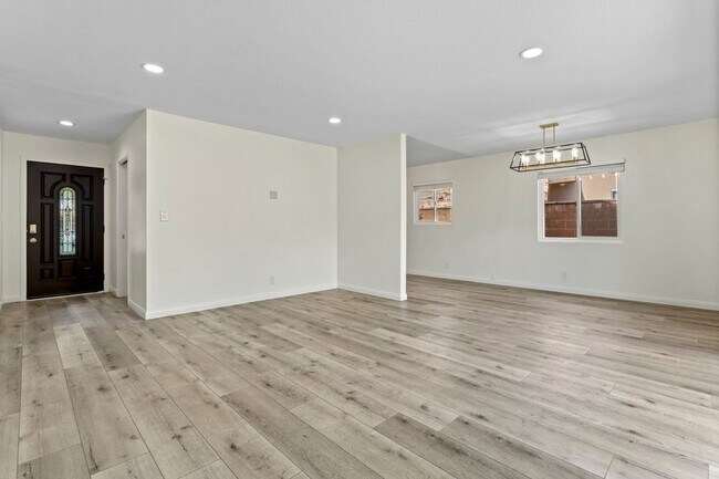 Building Photo - 27508 Vilna Ave