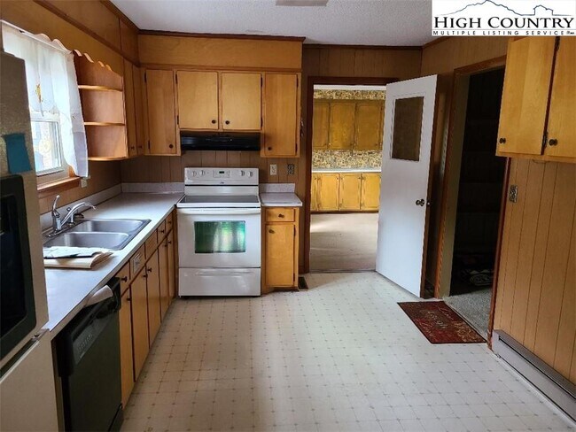 Foto del edificio - 700 Beech Mountain Pkwy