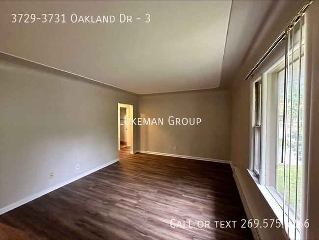 Building Photo - 3729-3731 Oakland Dr-3
