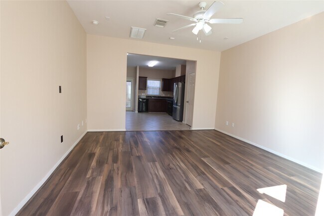 Foto del edificio - 2219 Naomi St