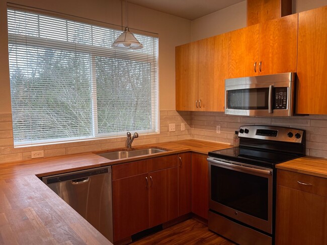 Foto del edificio - Adorable 1bd Condo In Sammamish!