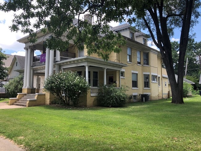 Building Photo - 911 S 6th St