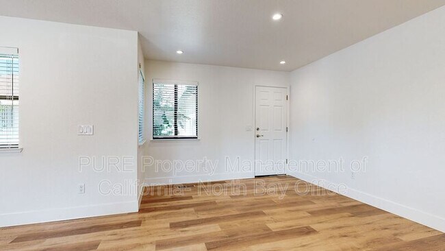 Foto del edificio - 811 Swift Ct