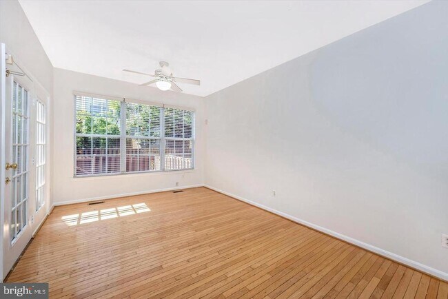 Building Photo - 45515 Lakemont Square
