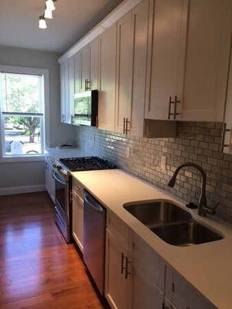 Primary Photo - 111 Orleans St