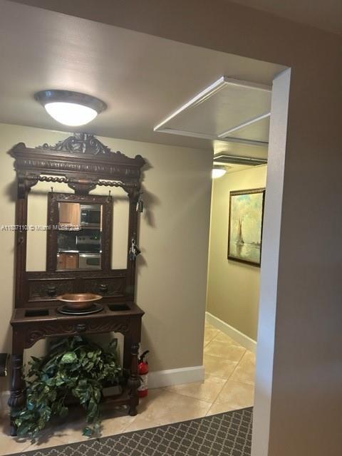 Building Photo - 2801 Palm Aire Dr