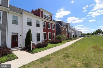 Building Photo - 414 Waverley Dr