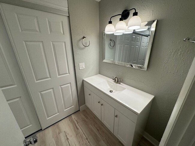 Building Photo - Studio Condo in the heart of Capitol Hill