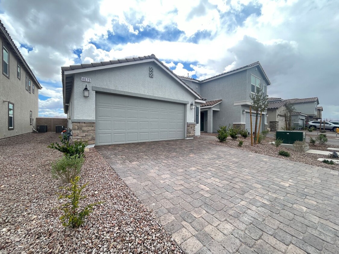 Primary Photo - Gorgeous 3 bedroom 2 Bathrooms home is a M...