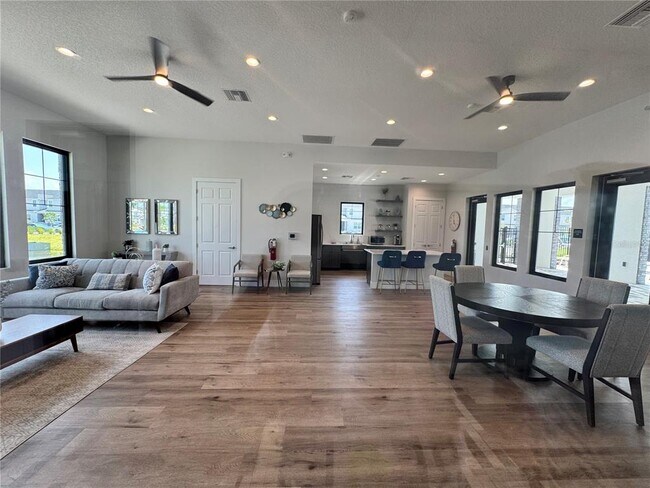 Foto del edificio - 5745 Freshwater Cyn Dr