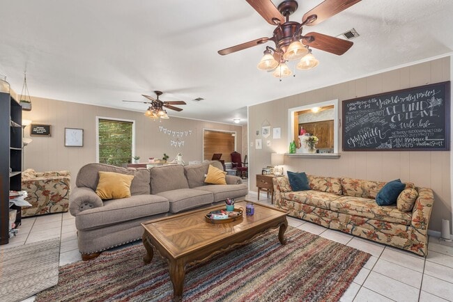 Foto del edificio - August 2026 Pre-Lease! Beautiful 3 Bed, 2 Bath House with Covered Patio!