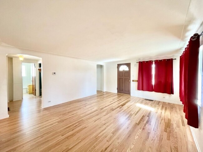 Building Photo - Southwest Style House Available for Immedi...