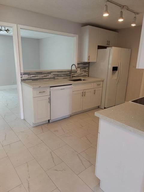 Foto del edificio - 9448 Saddlebrook Dr