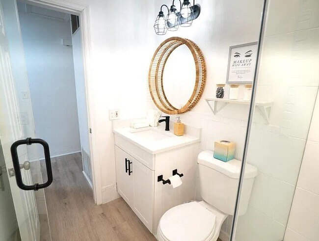 Building Photo - Stylish Heated Pool House  Near the Beach