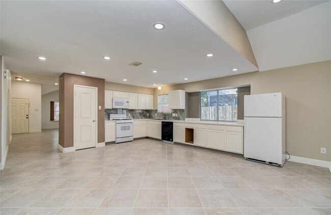 Foto del edificio - 12846 Sai Baba Dr