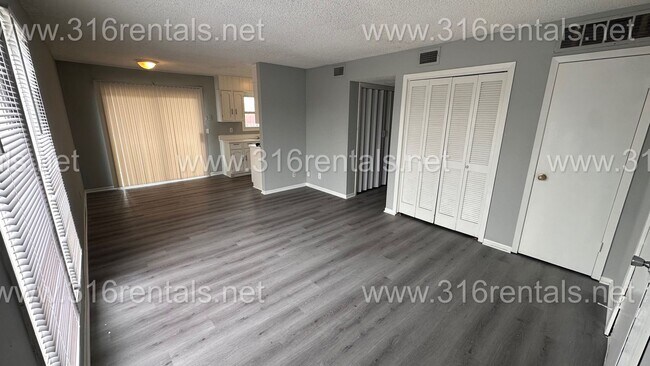 Foto del edificio - $775 - 2 bed 1 bath - Second floor Apartme...
