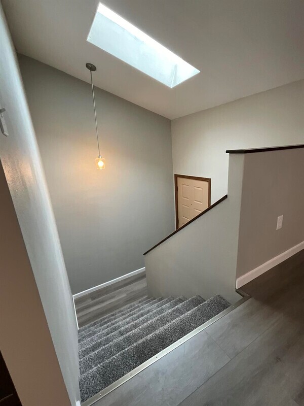 Building Photo - 158 Marion Dr