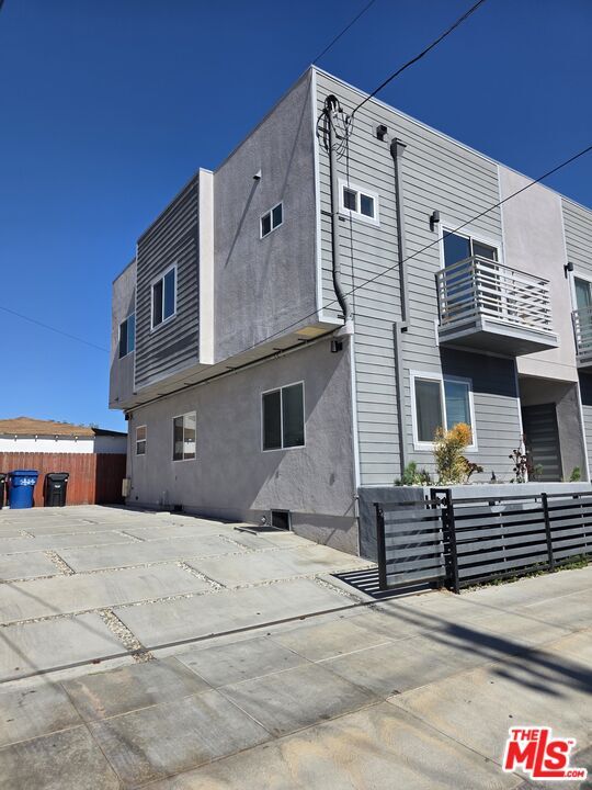 Building Photo - 2765 1/2 W 12th St