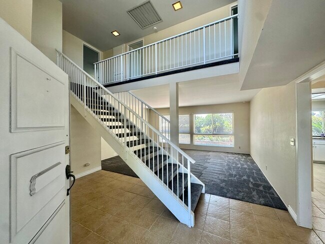 Foto del edificio - 4 Bedroom Home 3 Car Garage with Fenced Ya...