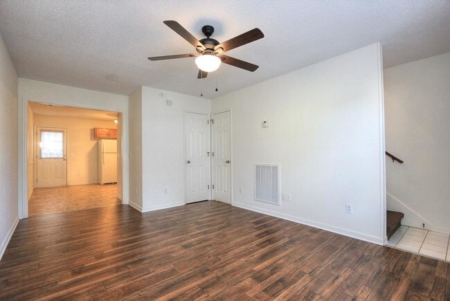 Building Photo - 956 Polo Pl