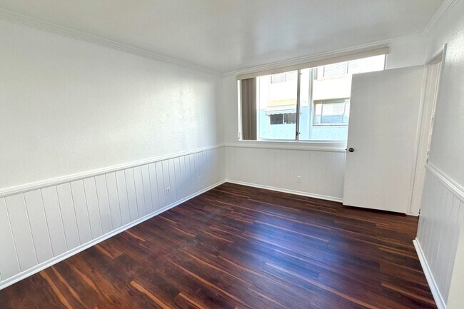 Building Photo - 5420 Lindley Ave