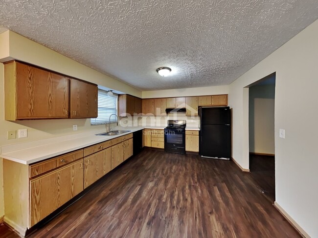 Building Photo - 3345 Trentshire Dr