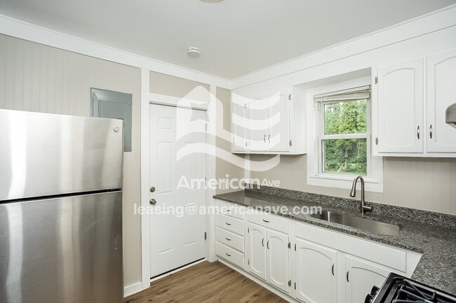 Building Photo - 128 W Bernhard Ave