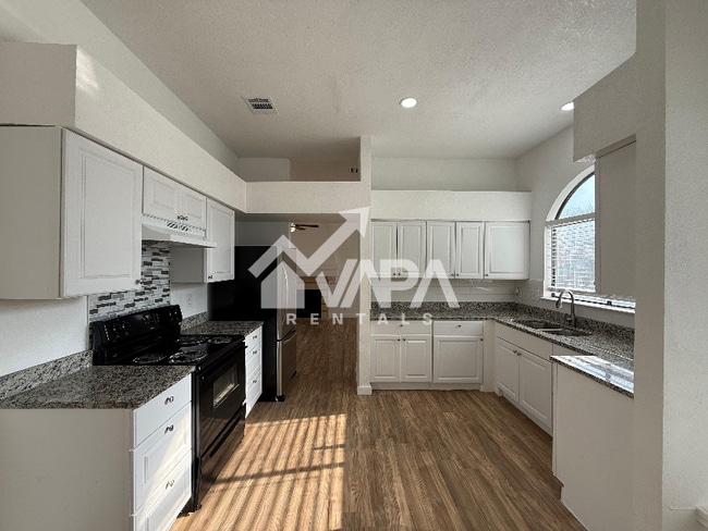 Foto del edificio - 4210 Sunrise Creek Dr