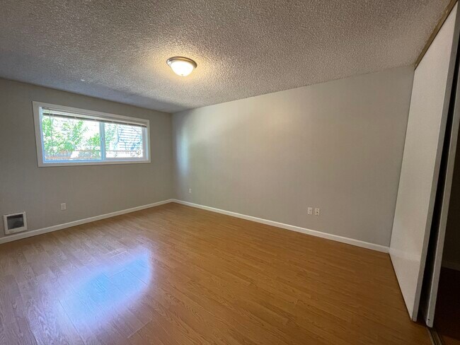 Building Photo - 2108 NE 85th St
