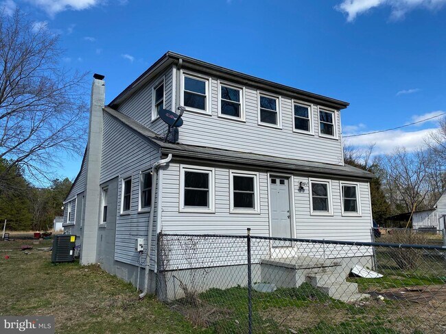 Building Photo - 15367 Round Hill Rd