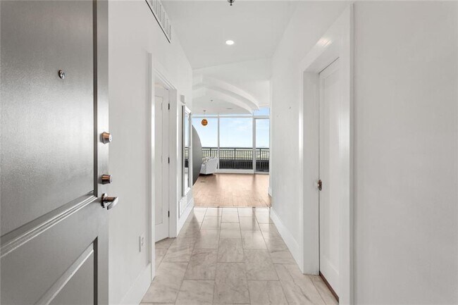 Foto del edificio - 3338 Peachtree Rd NE