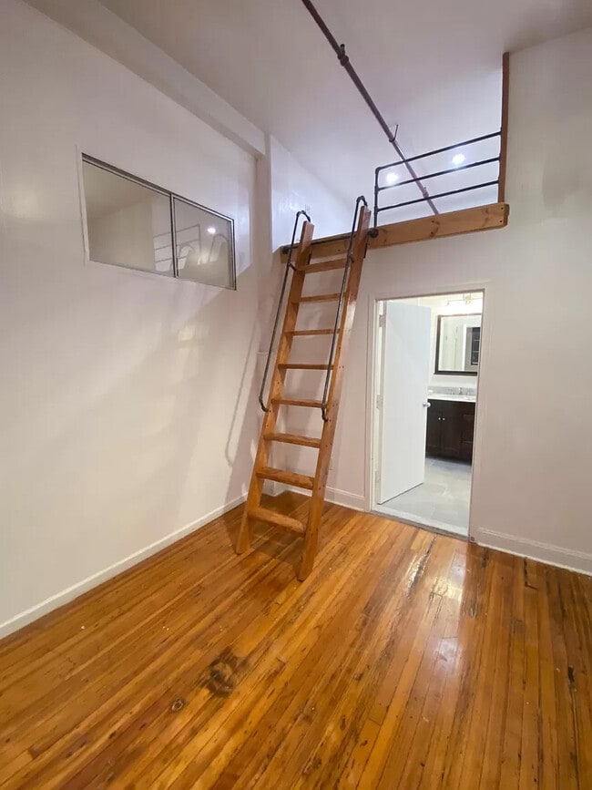 Building Photo - 52 Webster Ave