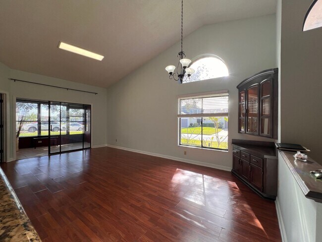 Building Photo - 151 Lakepointe Cir