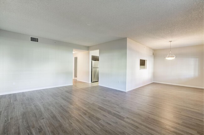 Foto del edificio - 4685 Haverhill Rd