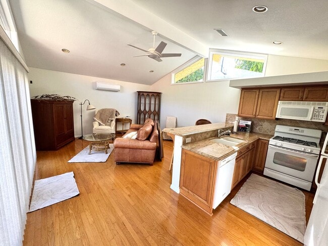 Building Photo - 244